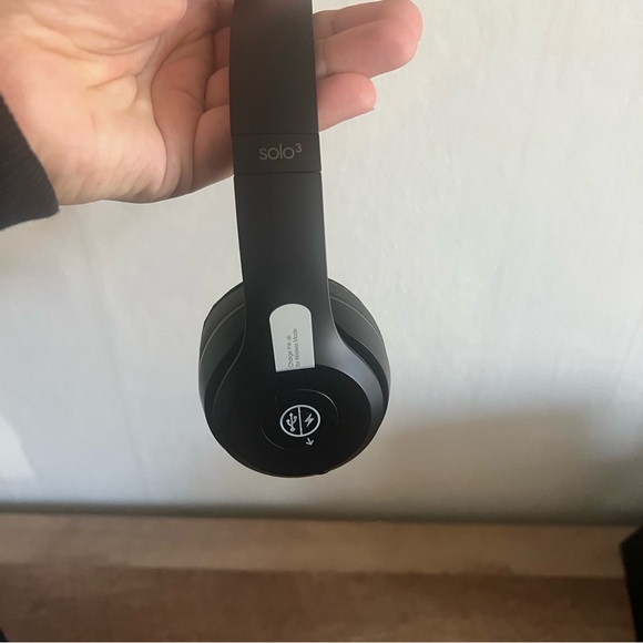 Beats Solo 3 Wireless Bluetooth Black Headphones Brand New - Picture 8 of 10